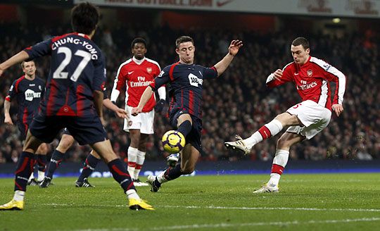 Vermalen (jobbra) szerezte az Arsenal harmadik gólját (Fotó: Reuters)