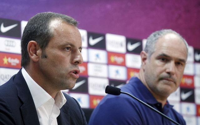 A sajtótájékoztatót Sandro Rosell elnök tartotta, de helyet foglalt mellette Andoni Zubizarreta sportigazgató (Fotó: Reuters)