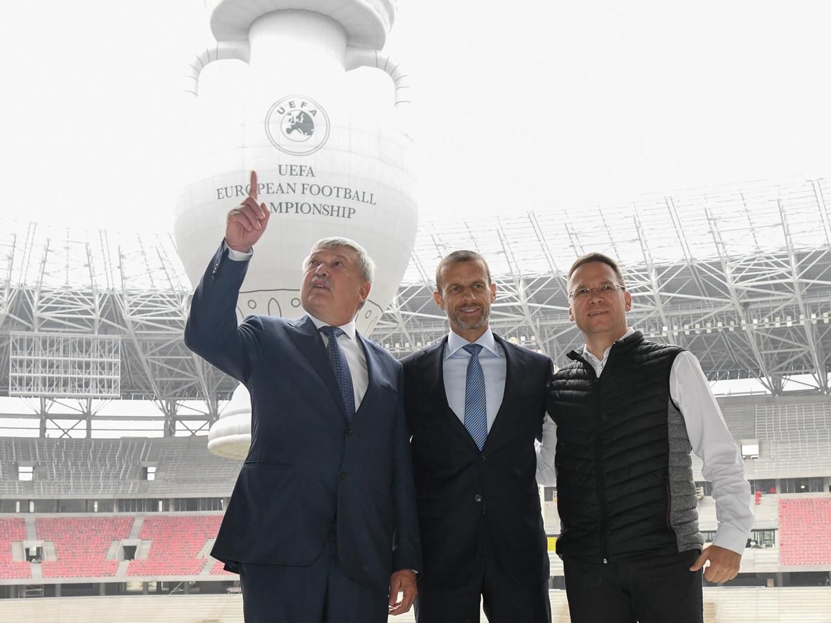 Csányi Sándor (jobbra) és Fürjes Balázs (b) az épülő Puskás Arénában fogadta az UEFA elnökét  (Fotó: mlsz.hu) 
A GALÉRIA MEGTEKINTÉSÉHEZ KATTINTSON A KÉPRE!