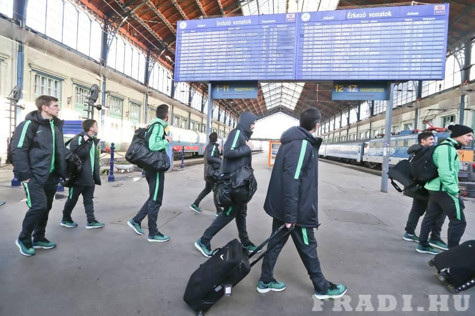Vonattal indult Debrecenbe a Fradi (Fotó: facebook.com/fradi.hu)