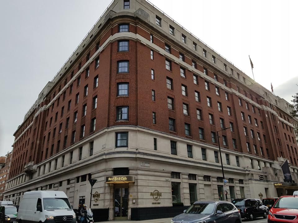 A Cumberland Hotel ma már kávézó (is) – az Aranycsapat tagjai ebben az épületben szálltak meg az Évszázad mérkőzésekor