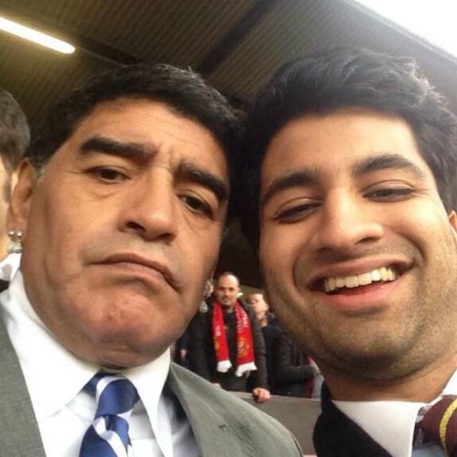 Selfie a lelátón: a morcos Diego és a boldog szurkoló (Forrás: Twitter)