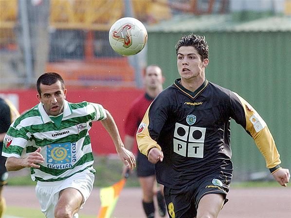 Cristiano Ronaldo 17 évesen, már a Sporting mezében a Vitoria de Guimaraes ellen (Forrás: soccermemes.lockerdome.com)