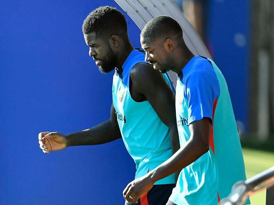 Samuel Umtiti (balra) Lecce felé veszi az irányt, így már csak egy 2018-as világbajnok marad a Barca keretében, Ousmane Dembélé (jobbra) (Fotó: AFP, archív)