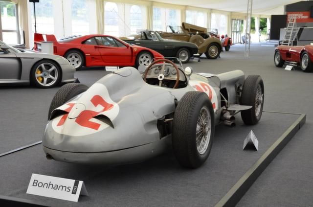 Juan Manuel Fangio rekordáron elkelt legendás Mercedes-Benz versenyautója (Fotók: Bonham‘s)