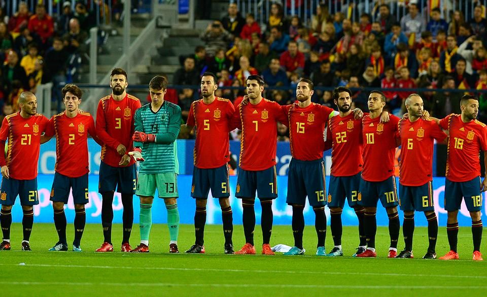 A spanyoloknál szinte mindegyik válogatott játékos a La Ligában futballozik (Fotó: AFP)