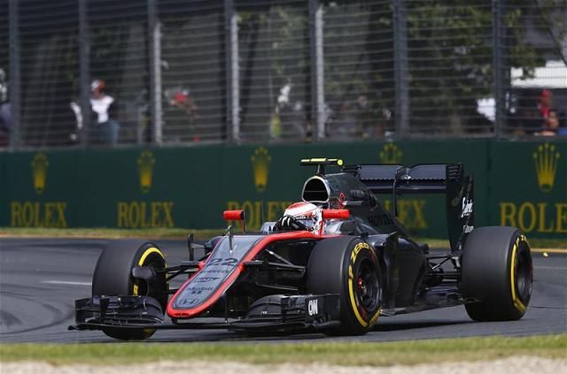 A McLaren kezdése siralmas volt, Button (képünkön) csak csapattársát, Magnussent előzte meg