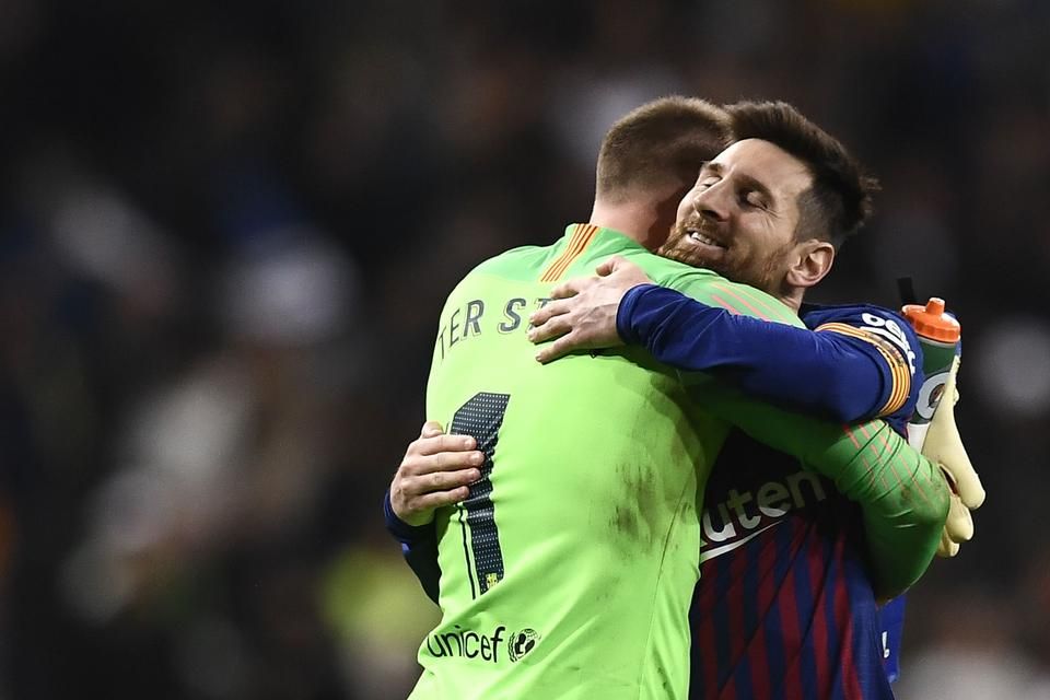 Messi és a kapusposzt Messije(?) (Fotó: AFP)