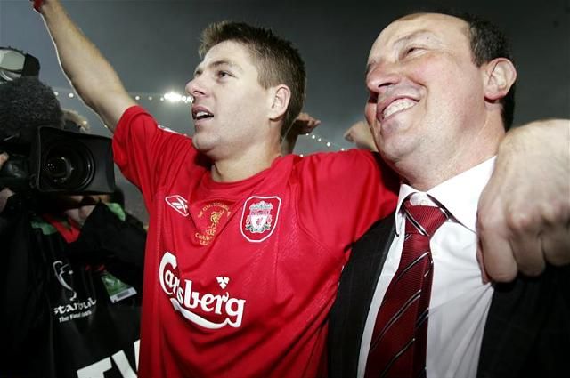 20005, Isztambul, Gerrard és Benítez ünnepli a Liverpool BL-győzelmét (Fotó: Reuters)