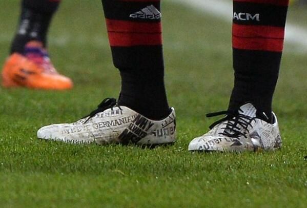 Balotelli cipője (forrás: 101greatgoals.com)
