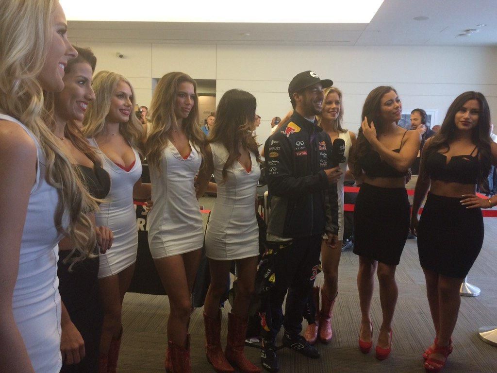 Ricciardo tudja, mivel kell elütni az időt – táncórát már vett…