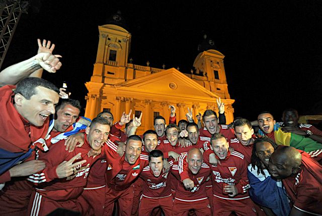 A nagy csapat a Nagytemplom előtt (Fotó: Mirkó István)
