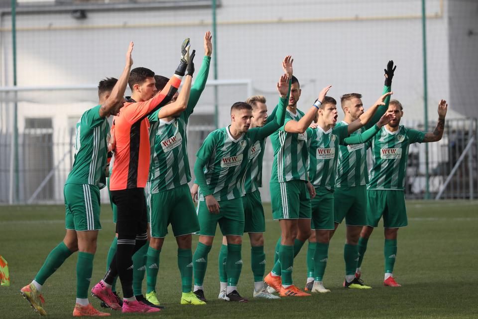 A kezdés előtt – zöldben a hazai csapat, az ETO. (Fotó: Csapó  Balázs/Kisalföld)