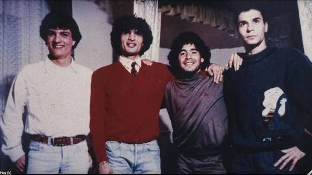Maradona a Giuliano klán hírhedt tagjaival