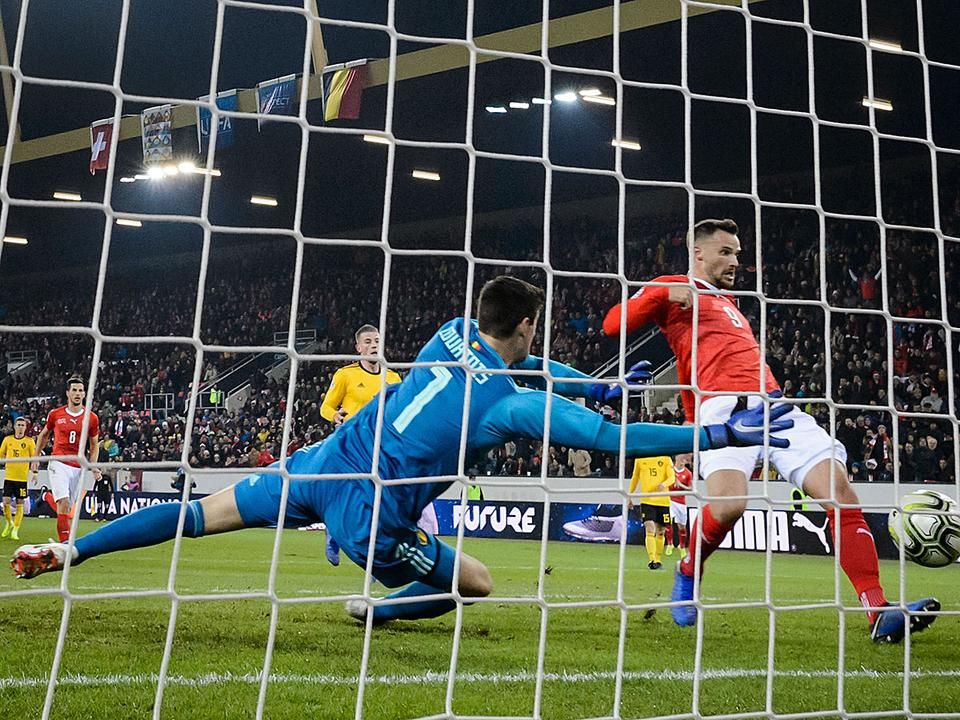 Az A-ligában Svájc és Belgium szerezte a legtöbb pontot – a triplázó svájci, Haris Seferovic egyik gólja a két csapat múlt vasárnapi meccséről (Fotó: AFP)