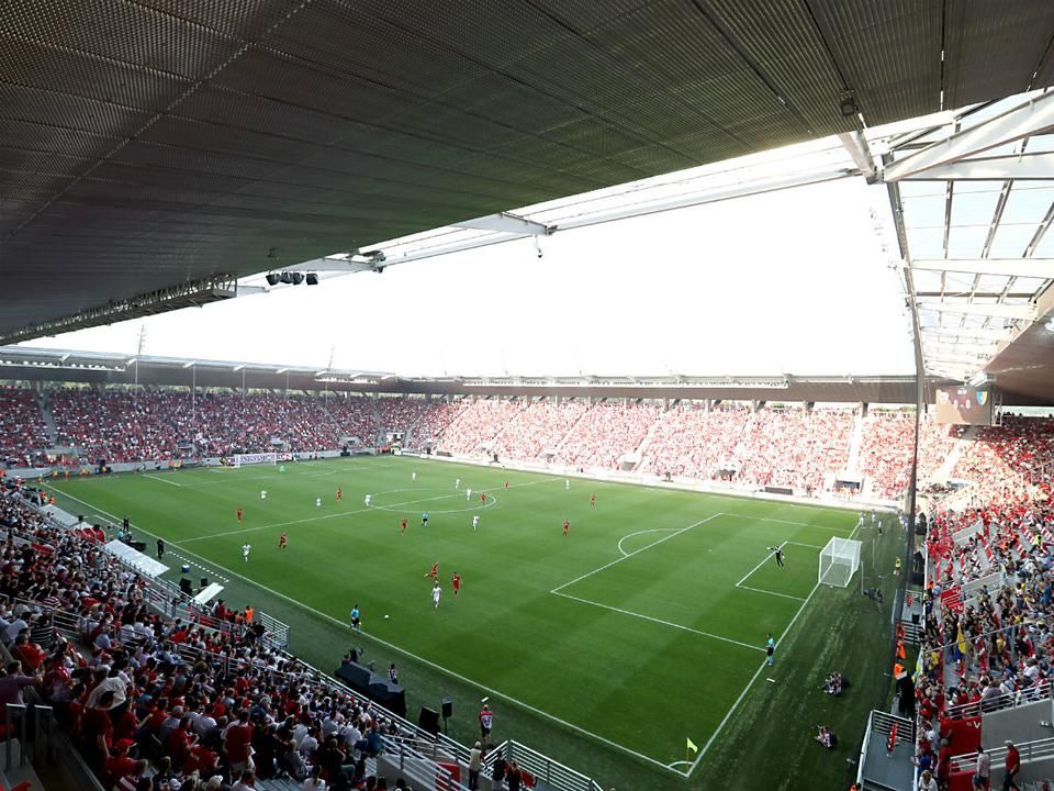 A DVTK stadionja a nyitómérkőzésen (Fotó: Földi Imre)