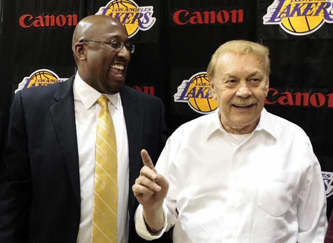 Jerry Buss és Mike Brown (Forrás: Marca)