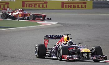 Vettel és Alonso csatája néhány kör után véget ért