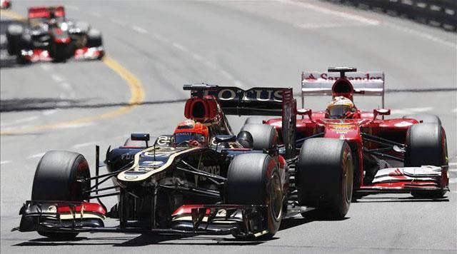 Alonso sokáig támadta Räikkönent, de aztán Pérez indított akciót ellene
