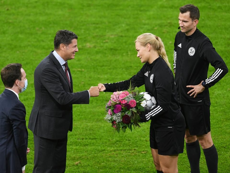 Bibiana Steinhaus a német Szuperkupa-mérkőzésen búcsúzott a játékvezetéstől (Fotó: AFP)