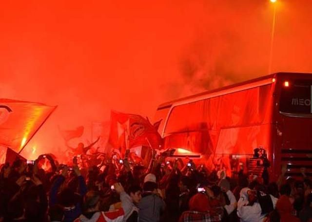 Fantasztikus hangulatban ünnepelték a Benfica-drukkerek a döntőbe jutást (Fotó: record.xl.pt)