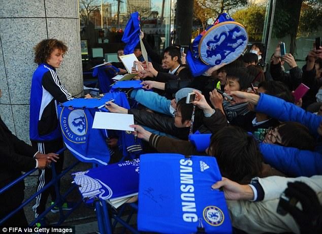 David Luiz állta a rohamot (forrás: Daily Mail)