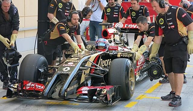 Grosjean nagy munkában a Lotusnál (Fotó: Twitter/Lotus_F1Team)