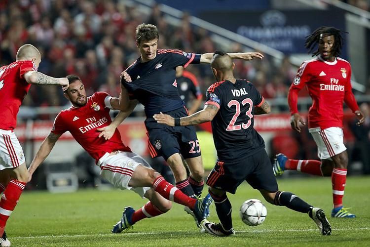 Thomas Müller és Arturo Vidal góljainak (is) köszönhetően továbbjutott a Bayern