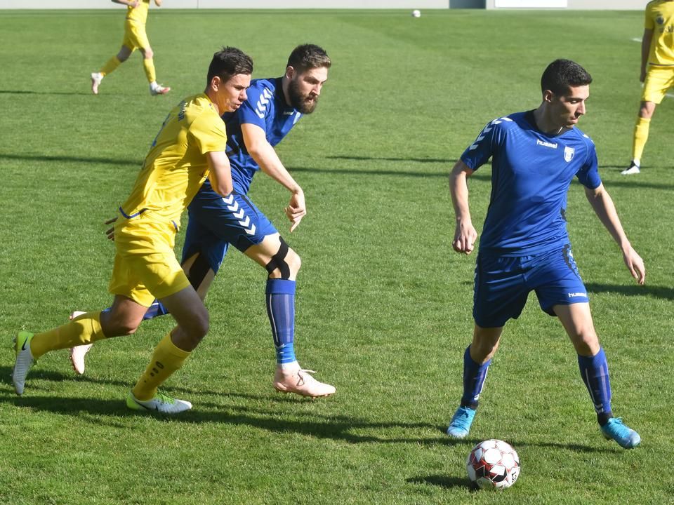 Rokszin Ádám (jobbra) szerezte a MÁV vezető gólját