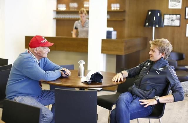 Lauda: Ha valaki, én meg tudom győzni őket, mert értek a pilóták nyelvén