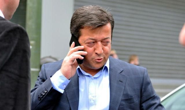 Özil papájára vár egy-két keresetlen telefonhívás