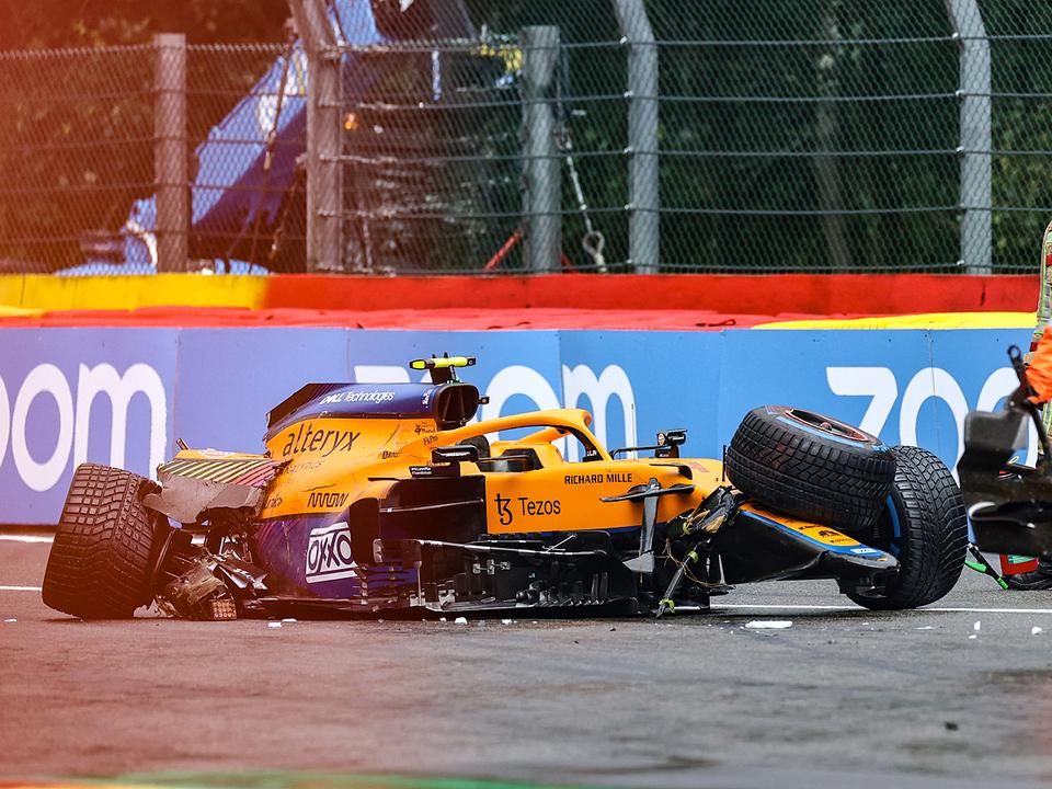 Lando Norris totálkáros McLarenje (Fotó: AFP)