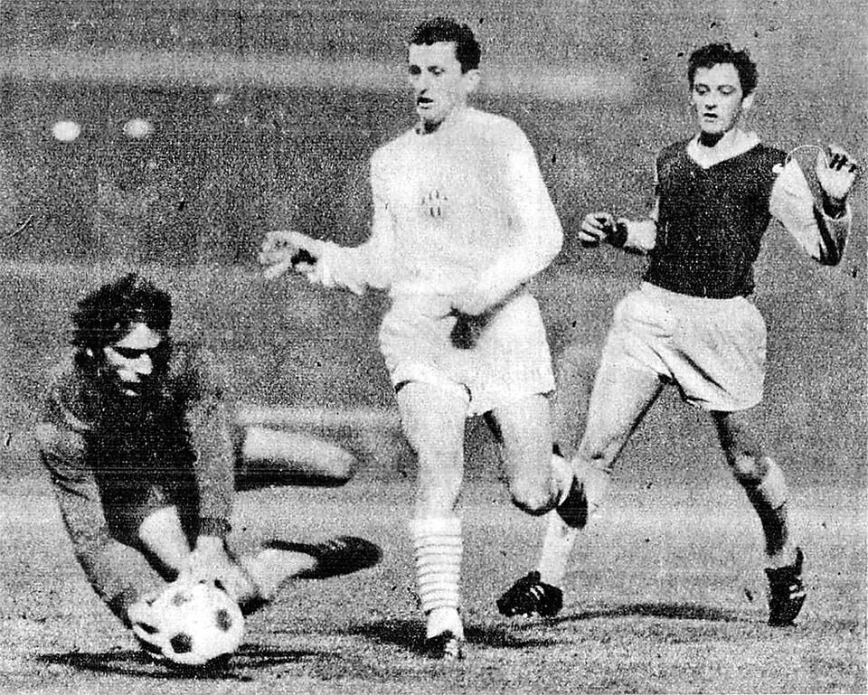 Albert Flórián három góllal igyekezett lehűteni a Panioniosz futballistáinak mindent felülmúló indulatát (Fotó: Képes Sport)