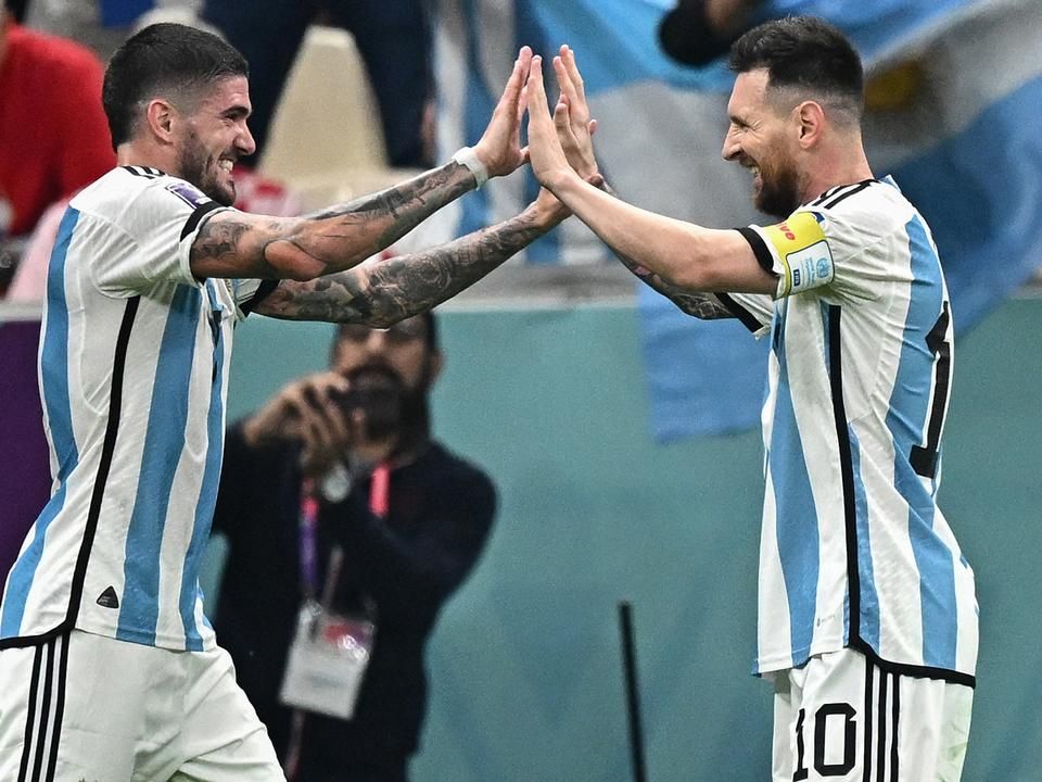 Rodrigo De Paul (balra) annak is örülhet majd, ha meglátja Lionel Messi új tetoválását (Fotó: AFP)