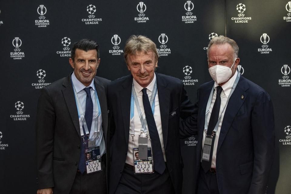 Luís Figo (balra), Zbigniew Boniek (középen) és Karl-Heinz Rummenigge. Legendák Ligája... (Fotó: AFP)