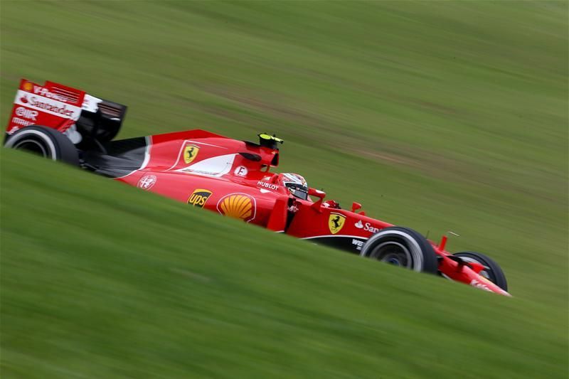 Kimi Räikkönen és a Ferrari pénteken nem volt versenyben a Mercedesszel Brazíliában (Fotó: Action Images)