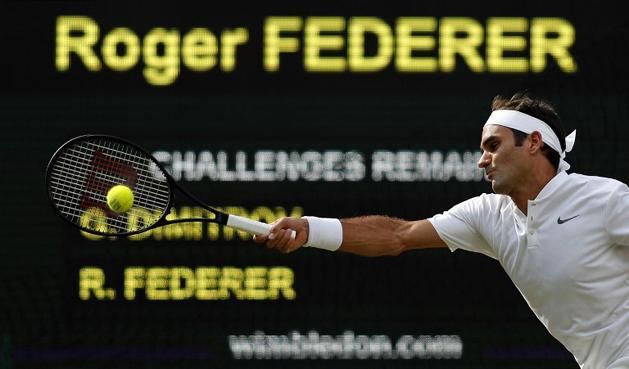 Roger Federer továbbra is szárnyal