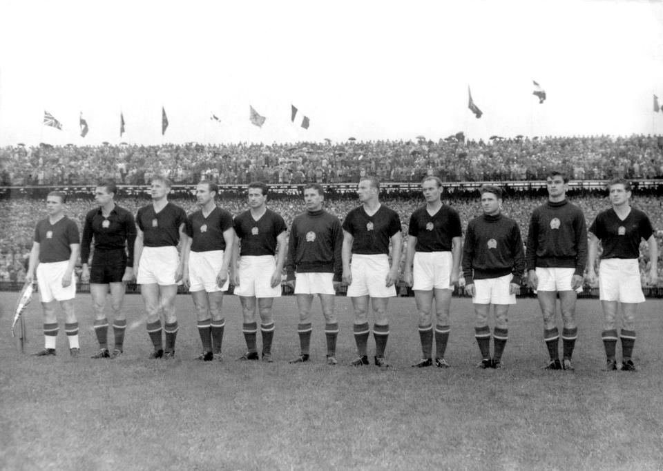 Egy korszak végén: az 1954-es vb-döntő előtt az Aranycsapat (Fotó: AFP)