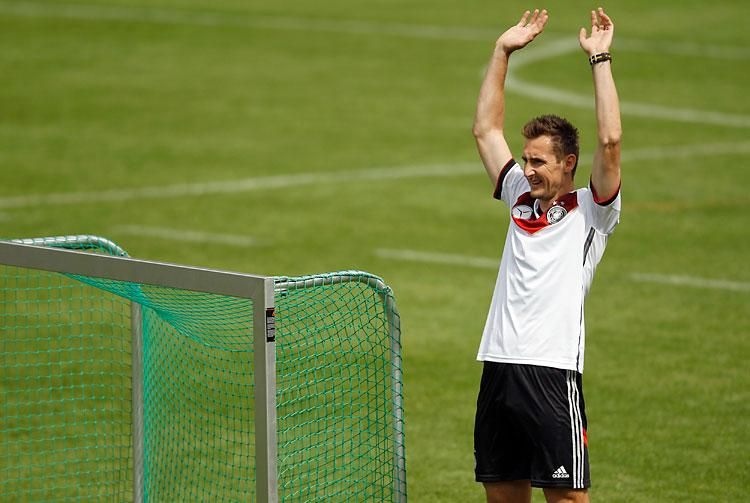 Vb-rekord! Kezeket fel, jövök!  (Miroslav Klose, fotó: Reuters)
