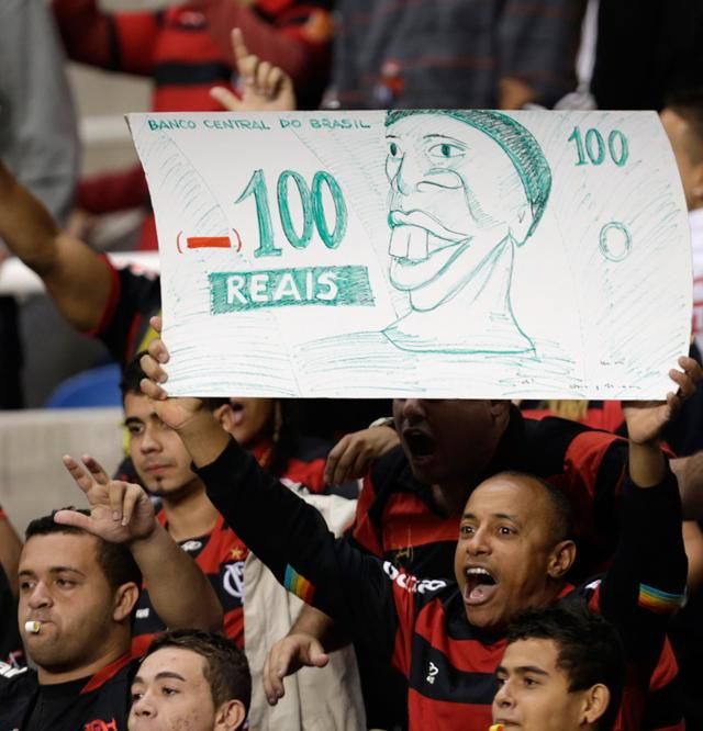 Ronaldinho ellen tüntettek a Flamengo szurkolói