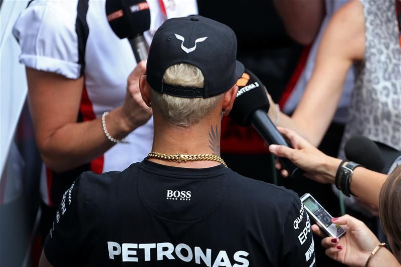 Lewis Hamilton szőke haja a sláger Monzában (Fotó: Action Images)