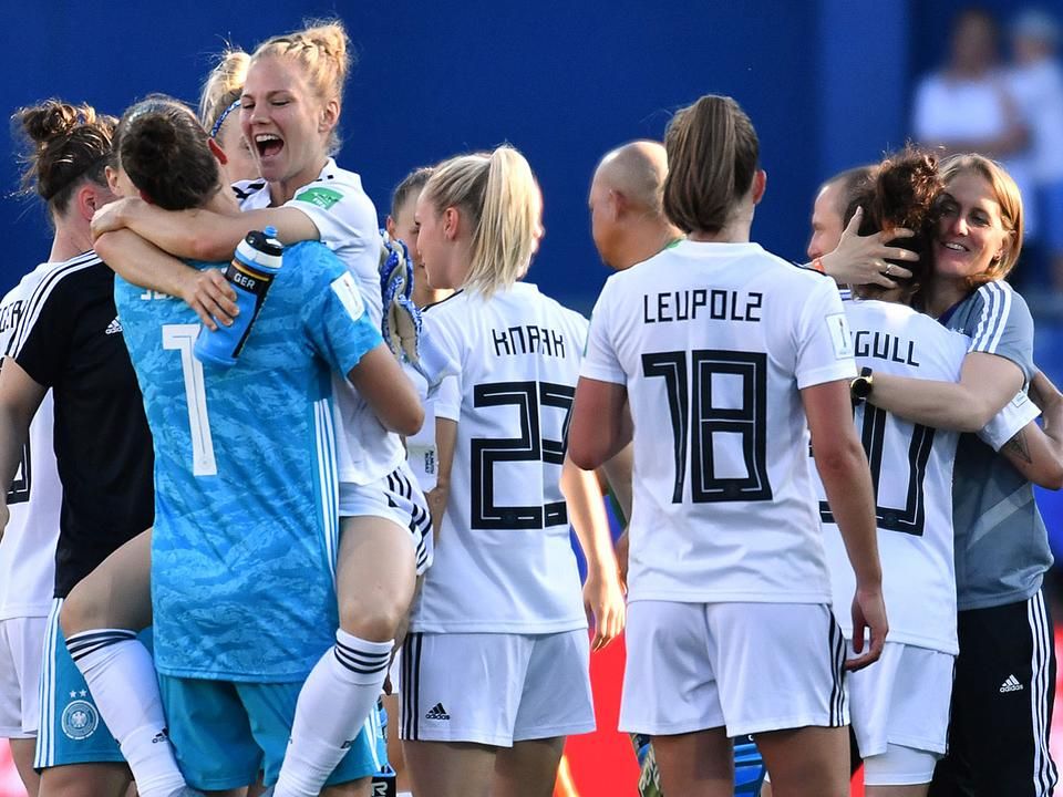 A győzelmüket ünneplő német játékosok (Fotó: AFP)