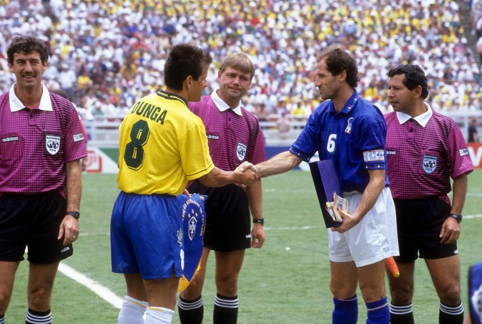 Puhl Sándor az 1994-es, Brazília–Olaszország világbajnoki döntő előtt (Fotó: Imago)