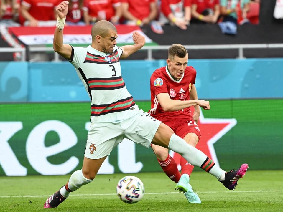 Schön Szabolcs portugálok ellen szerzett gólját les miatt nem adták meg (Fotó: AFP)