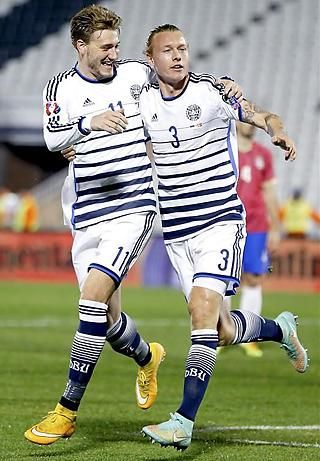A dán gólszerzők, Bendtner (balra) és Kjaer (Fotó: Reuters)