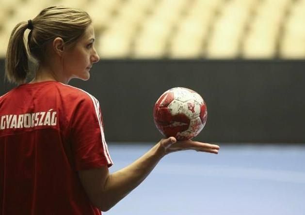 Pálinger Katalinhoz továbbra is ragaszkodik a labda (Fotó: MKSZ/Kovács Anikó)