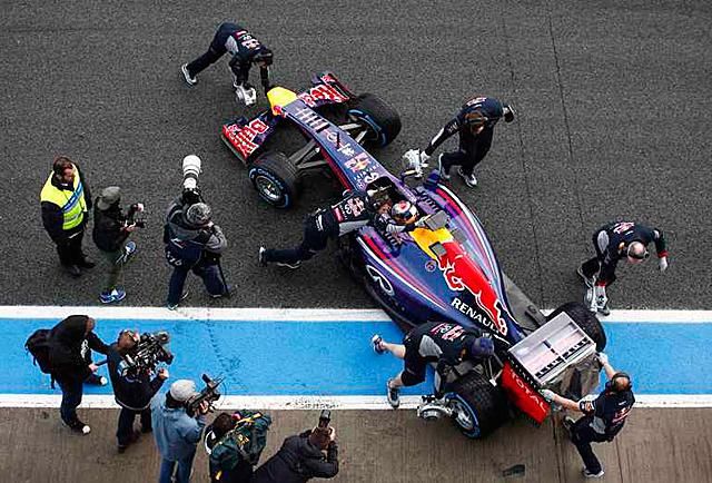 Vettel autója ma sem működik megfelelően, a német át is öltözött (Fotó: Reuters)