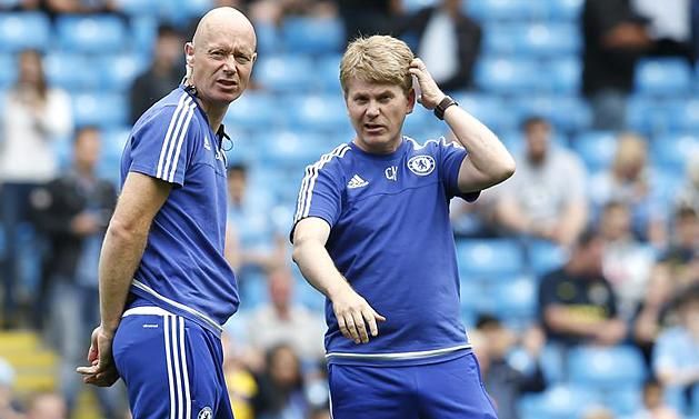 A City ellen már Chris Hughes (jobbra) és Steven Hughes segítette Mourinhót és a Chelsea-t (Fotó: Reuters)
