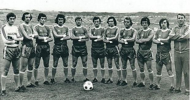 A Videoton 1975–1976-os csapatának kiválóságai. A jobb szélen Kovács Ferenc vezetőedző