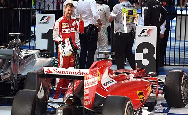 Sebastian Vettel elégedett a ferraris kezdésével, de szívesen benézne a Mercedes egyik mérnöki értekezletére
